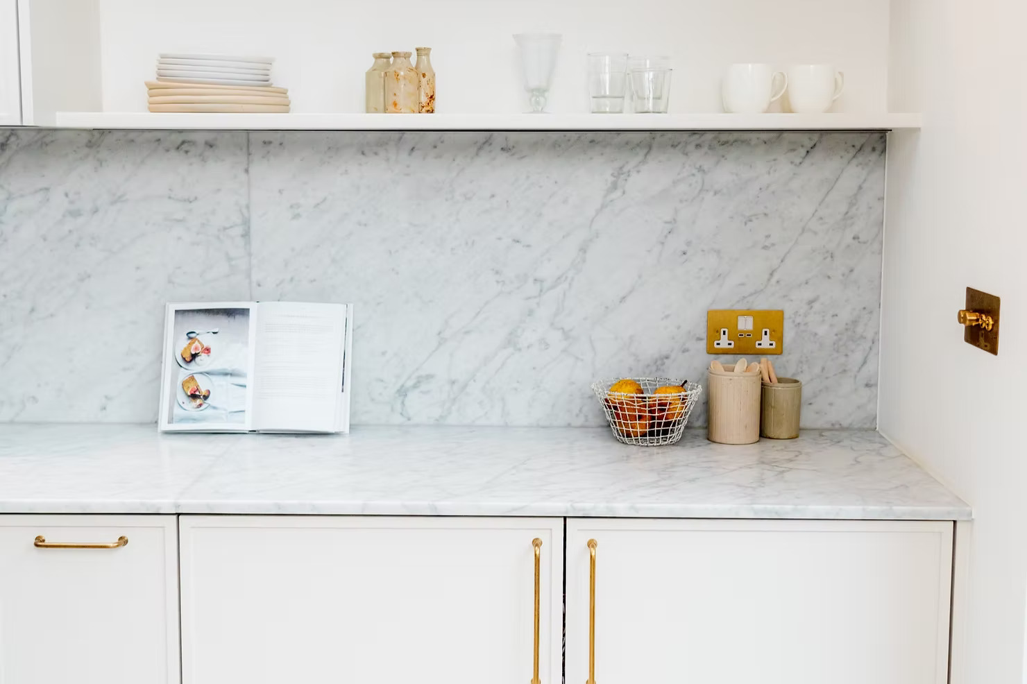 gold kitchen finishes